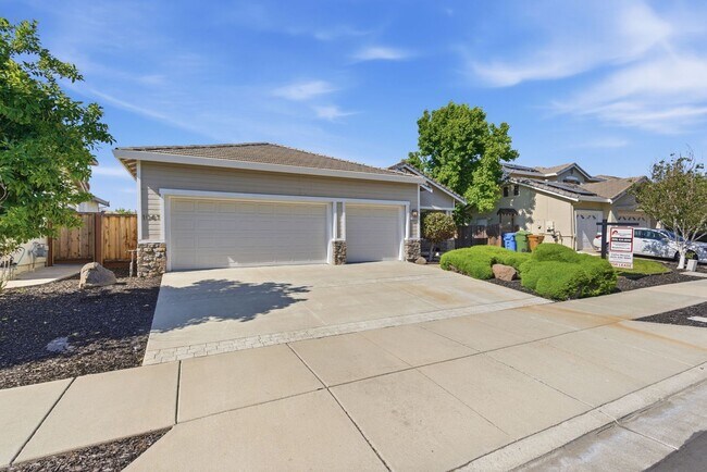 Building Photo - BEAUTIFULLY MAINTAINED SINGLE STORY HOME IN GREAT BRENTWOOD LOCATION!