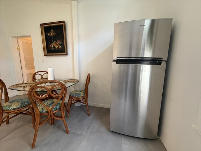 Building Photo - 318 Hyde Park Blvd