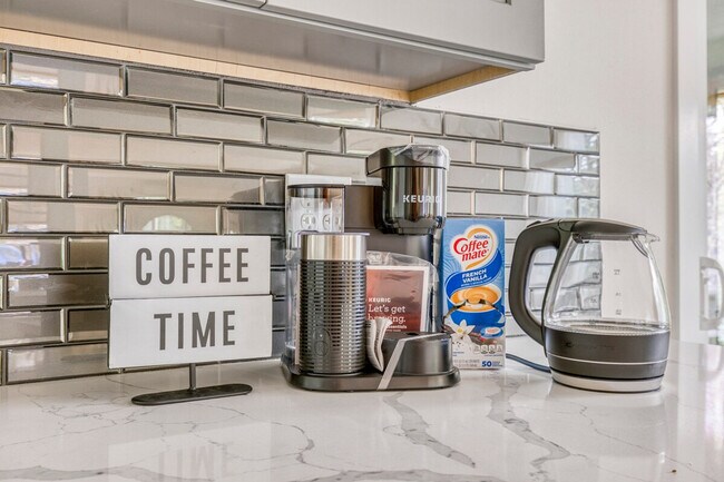 Building Photo - 3201 SW Sherwood Pl