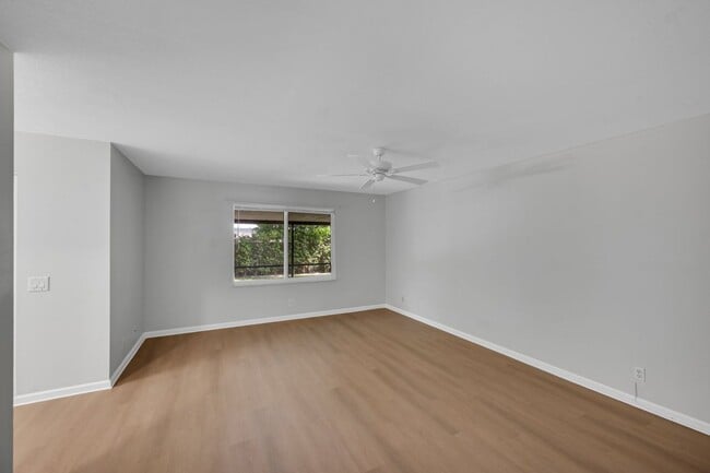 Building Photo - 1800 Primrose Ln