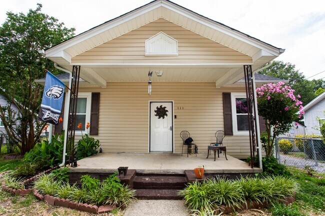 Building Photo - 111 Summit St