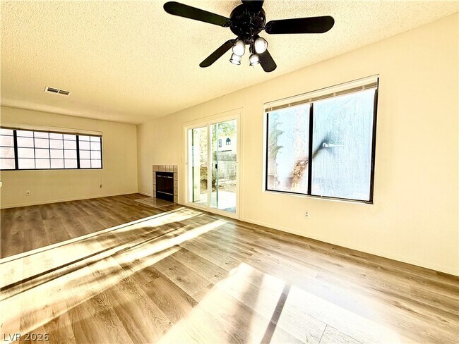 Building Photo - 2063 Waverly Cir