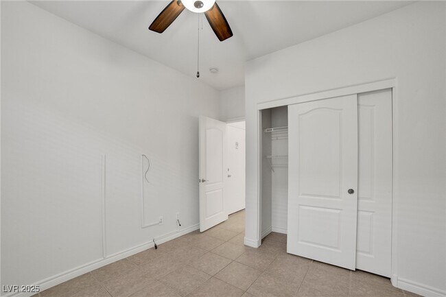 Building Photo - 7425 Glorious Sun Dr