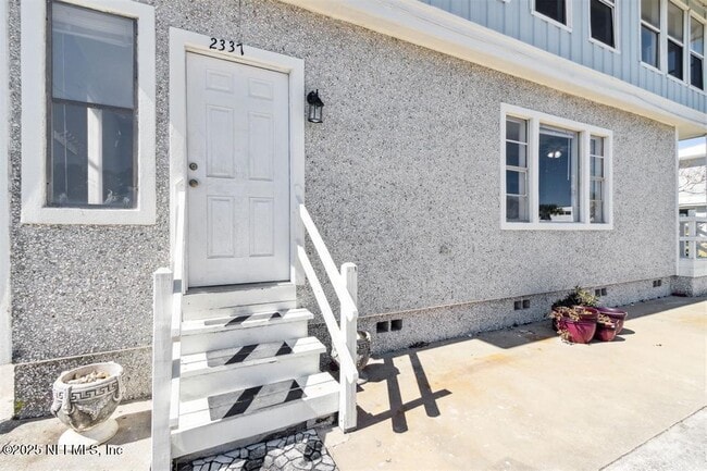 Building Photo - 2337 S Fletcher Ave