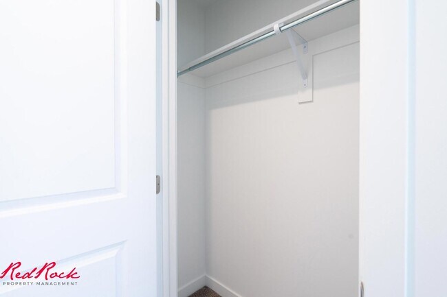 Building Photo - Dog Friendly! 3 Bedroom 2 Bathroom Townhome in Long Valley.