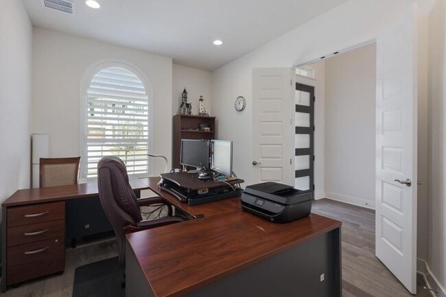 Building Photo - 4408 Logan Ridge Dr