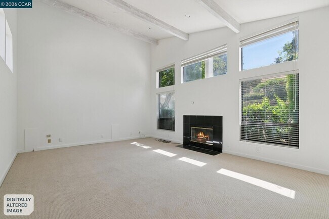 Building Photo - 660 La Casa Via