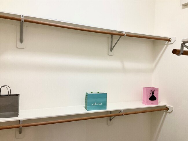 Building Photo - 186 N Valley Oaks Cir