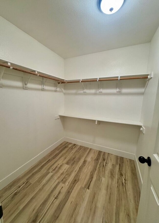 Building Photo - Beautiful 5 bedroom home ready for move in!