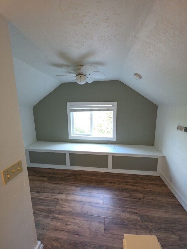 Building Photo - Central Lakeport 3-Bedroom Home