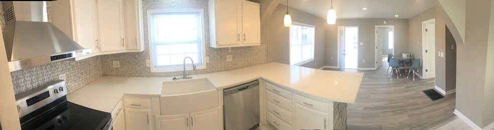 Building Photo - 1538 W New York St