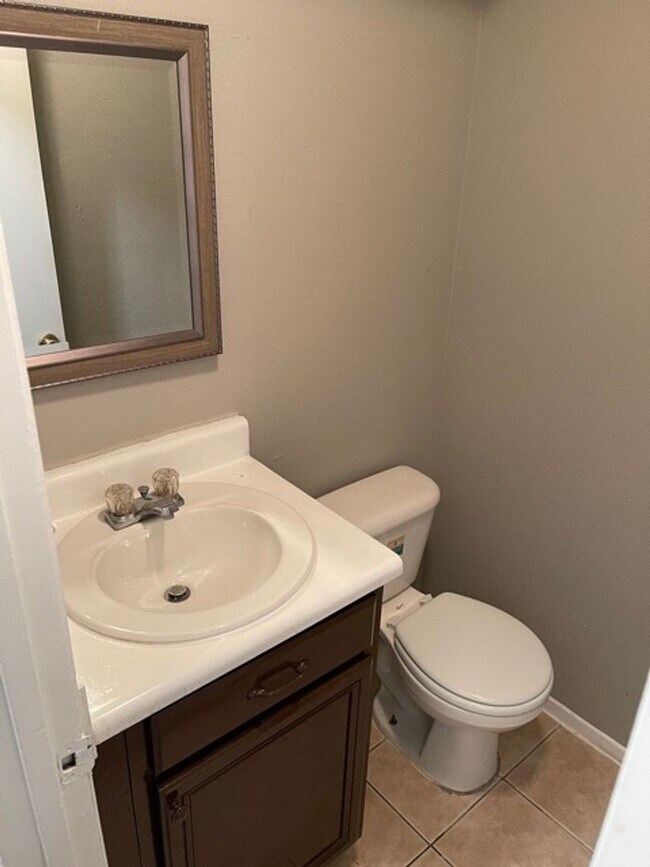 Building Photo - 919-921 West Rochelle Road