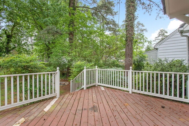 Building Photo - 1500 Cedar Ln