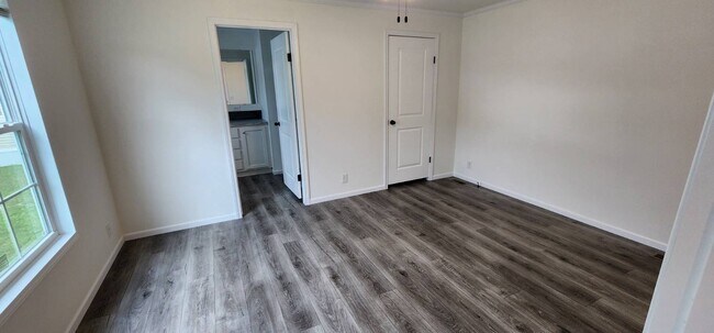 Building Photo - 10326 Old Leo Rd