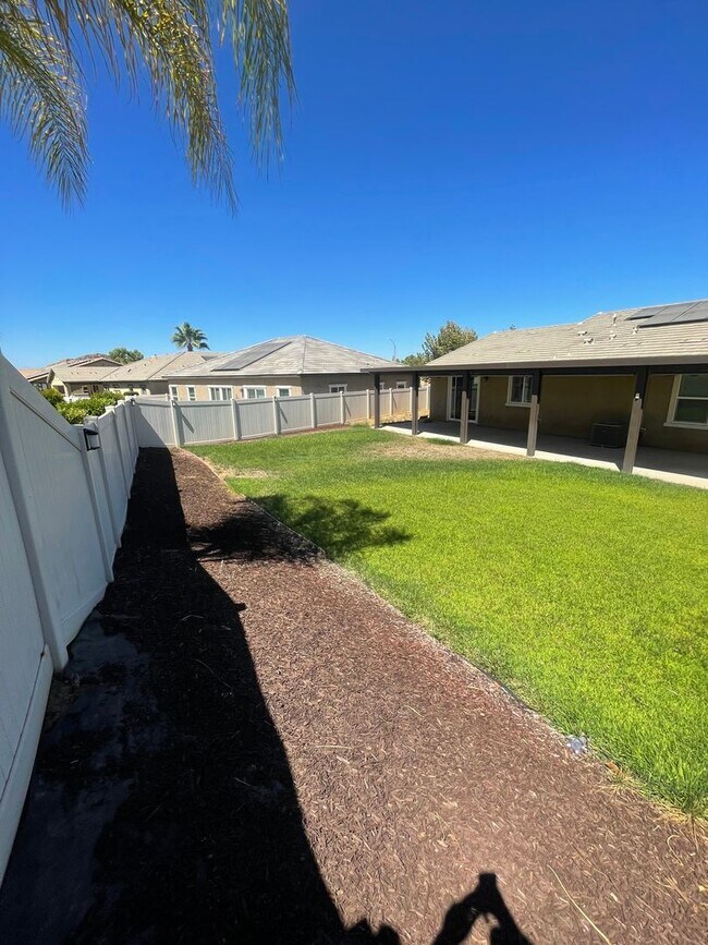 Building Photo - 31871 Eaton Ln