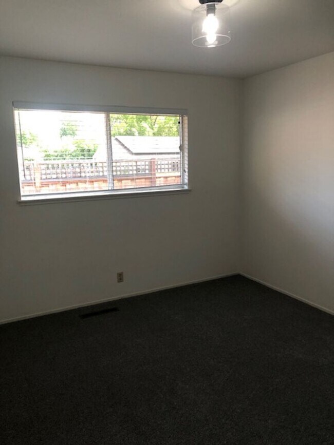 Building Photo - 5800 San Juan Way