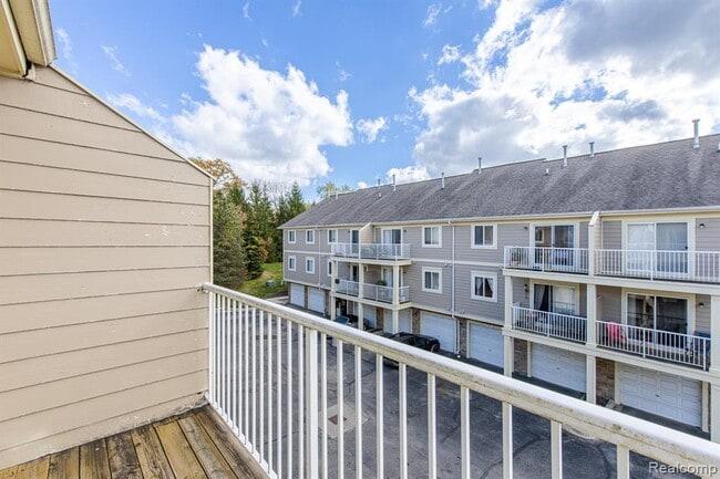 Building Photo - 116 Saber Way