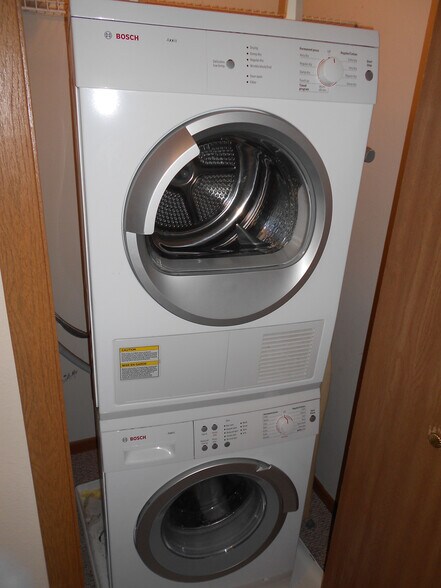 Building Photo - 420 6th Ave