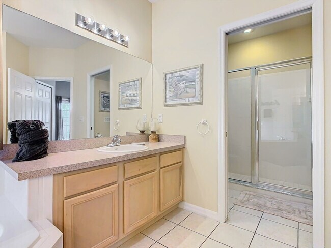 Building Photo - 846 Orista Dr