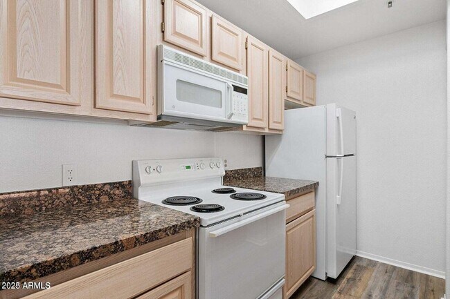 Building Photo - 11375 E Sahuaro Dr
