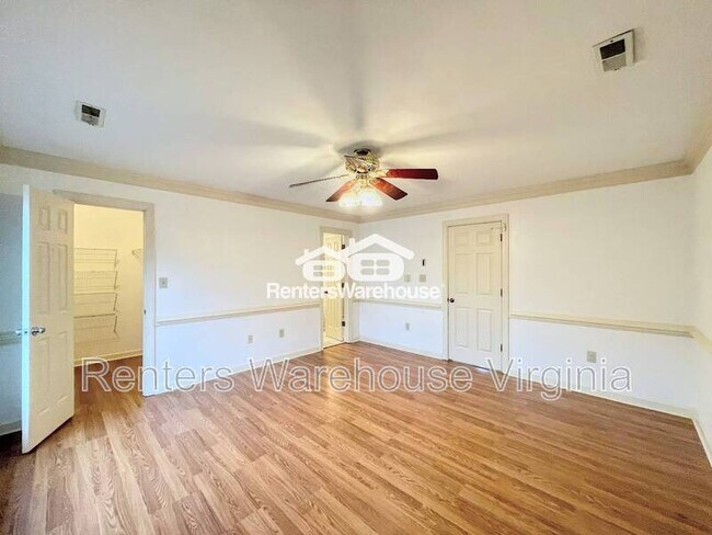 Building Photo - 352 Peace Haven Dr