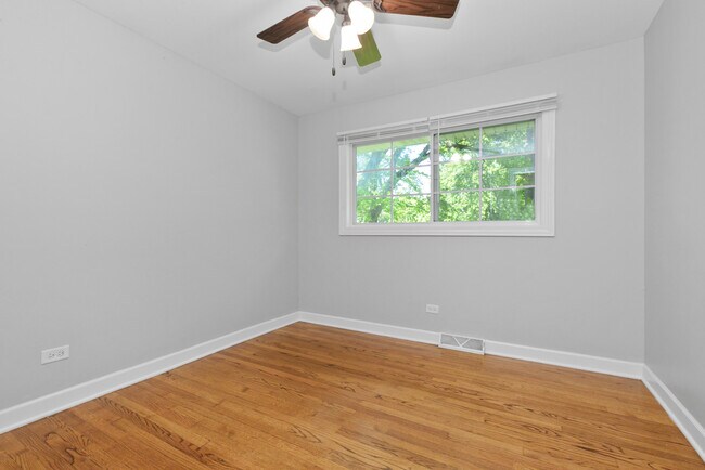 Building Photo - 433 Hackberry Rd