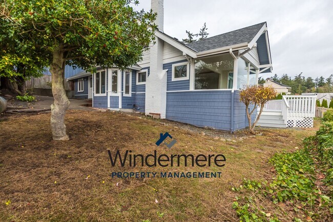 Building Photo - Three Bedroom, Two Bath Waterview