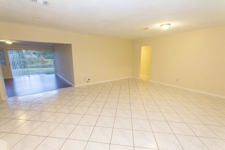 Building Photo - 6900 Cypress Rd