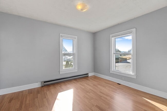 Building Photo - 1008 N Boone St