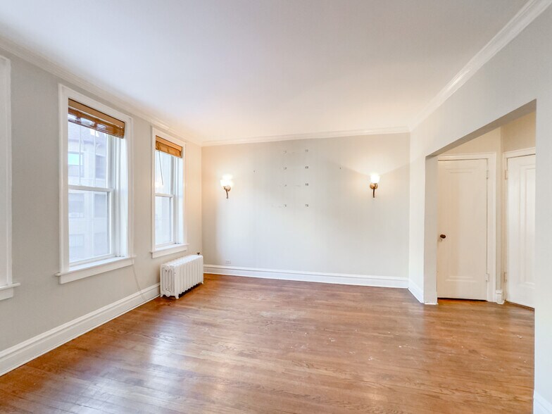 Building Photo - 1337 W Lunt Ave