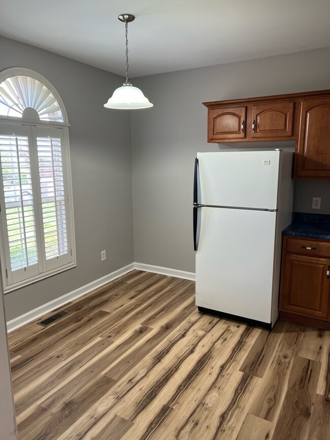 Building Photo - 100 Yorkshire Dr