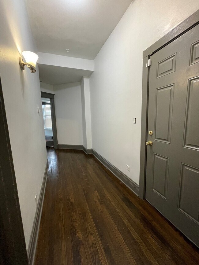 Building Photo - 3044 W Jackson Blvd