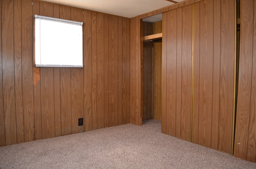 Building Photo - 8000 Rolling Hills Dr