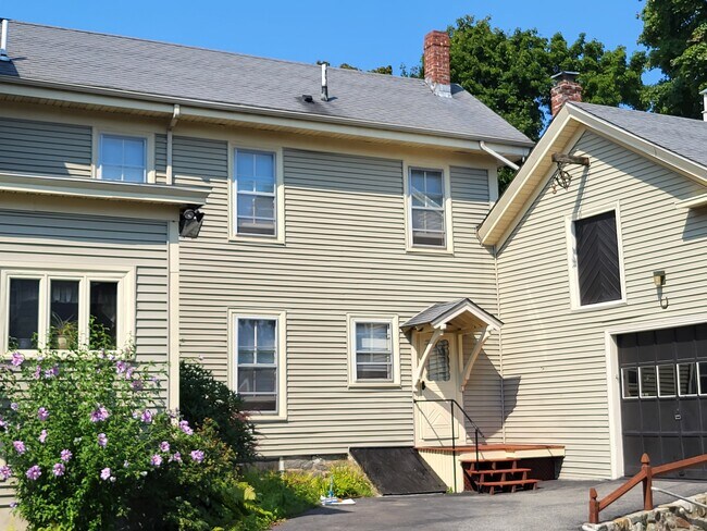 Building Photo - 21 Vine St