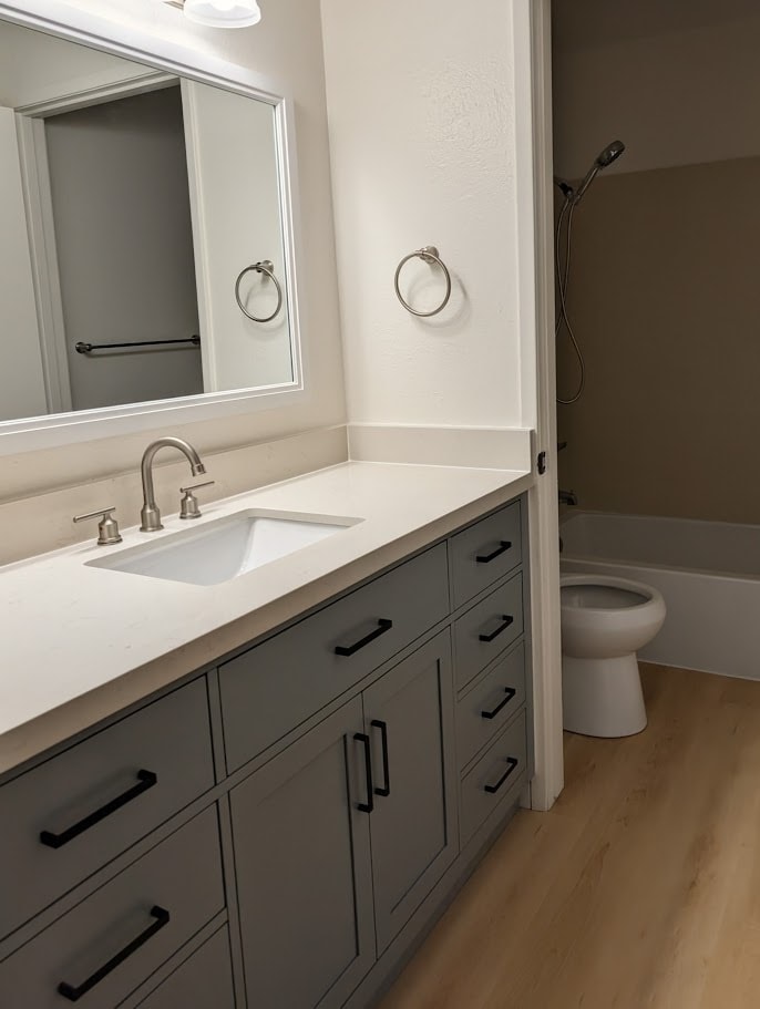 Master bedroom vanity - 398 Parrott St