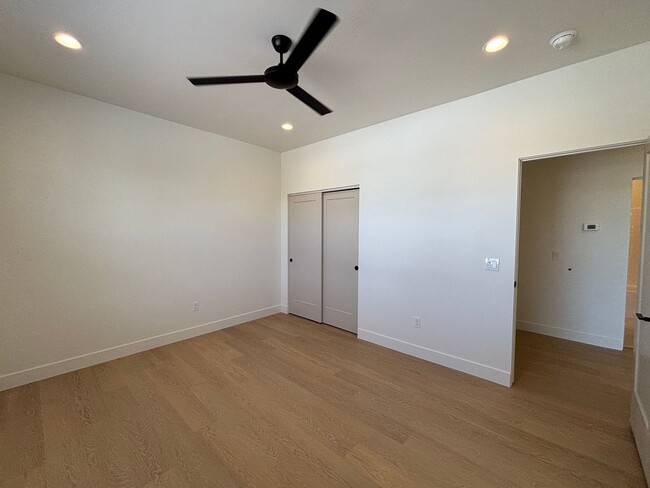 Building Photo - HURRICANE TOWNHOME FOR RENT!