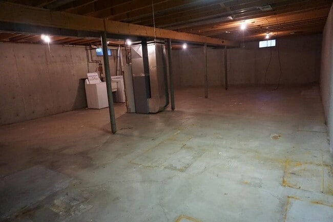 Building Photo - 3 bedroom, 1.5 bathroom Chelsea ranch - fr...