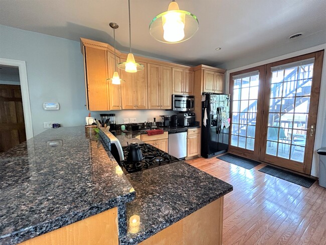 Granite Countertops - 5935 Walnut St