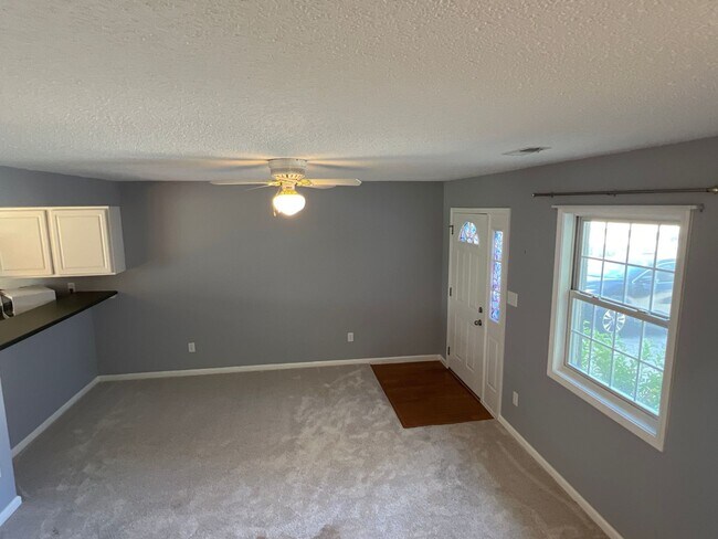 Building Photo - 852 E Sherwood Hills Dr