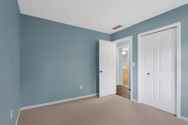 Building Photo - Charming Home at the Base of Old Mission Peninsula