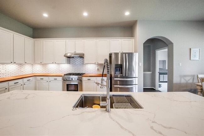 Building Photo - 25227 Hawthorne Blossom Dr