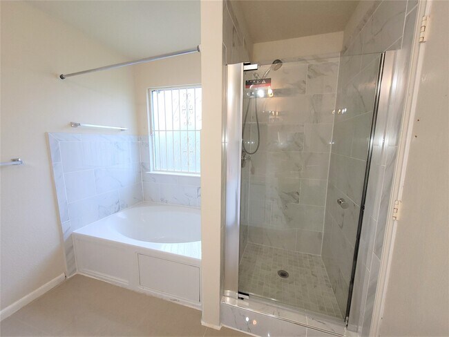 Building Photo - 12406 Magnolia Canyon