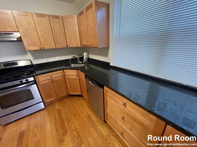 Building Photo - 13 Edmunds St