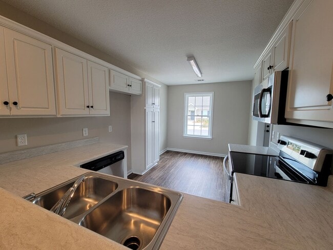 Building Photo - 431 Andover Dr