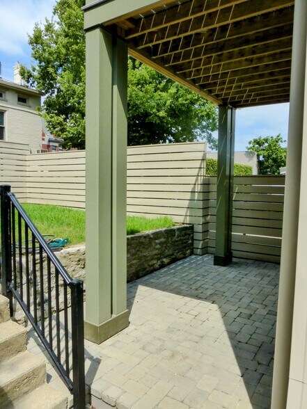 Patio - 1117 Belvedere St