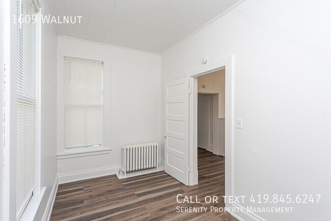 Building Photo - 1609 Walnut-