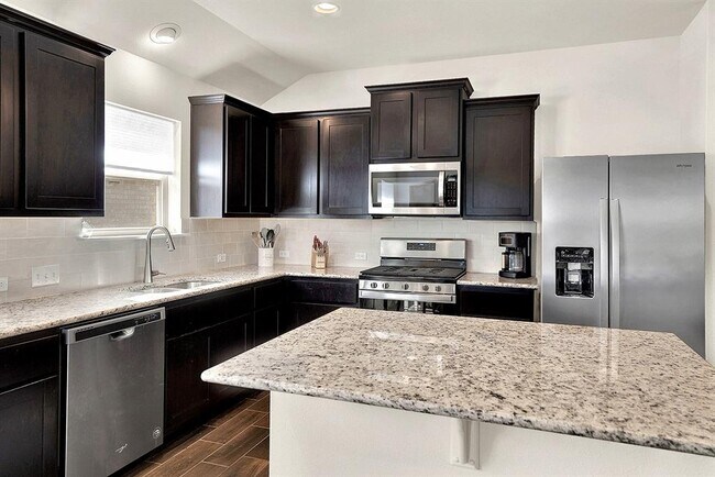 Building Photo - 116 Alba Ave