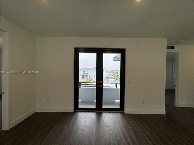 Building Photo - 19670 NE 14th Ct