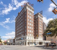 Building Photo - Robert E. Lee