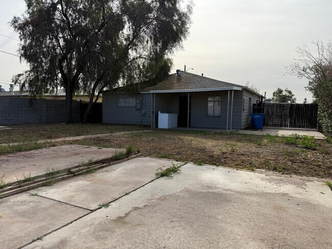 Building Photo - 3422 E Taylor St